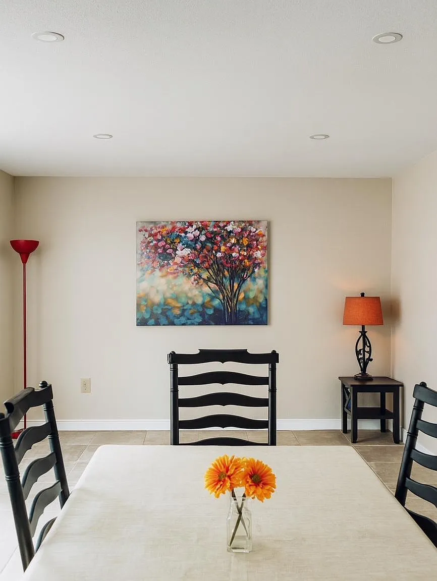 4 bed, 2.0 bath, 1600 sqft, $819 — Photo 3