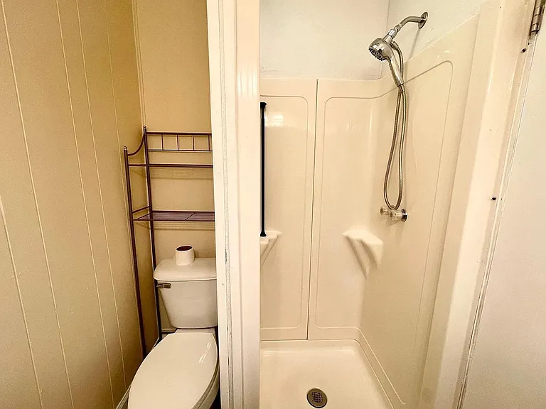 646 W 8th St — Photo 10