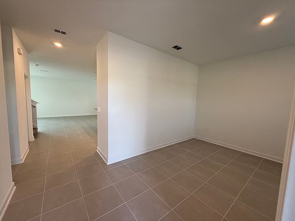 4th image of 3117 Zuni Rd