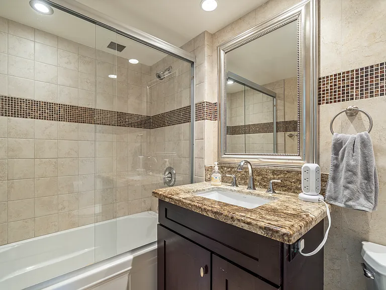 500 W Harbor Dr #1020 — Photo 15