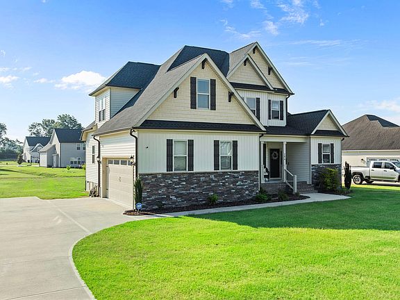 3rd image of 204 Coffman Drive