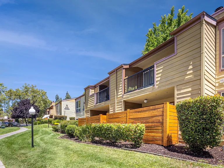 The Crest Pleasant Hill — Photo 1