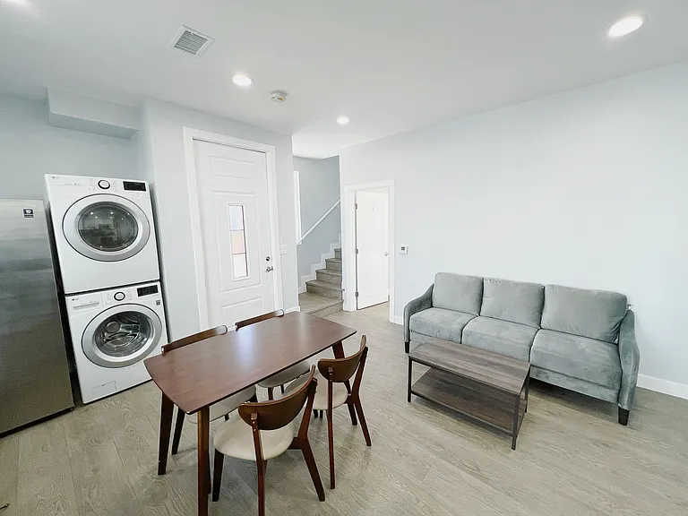 2641 S Budlong Ave #2641 — Photo 9