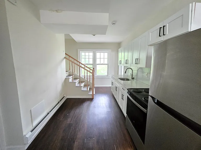 1013-1015 Prospect St #2R — Photo 2
