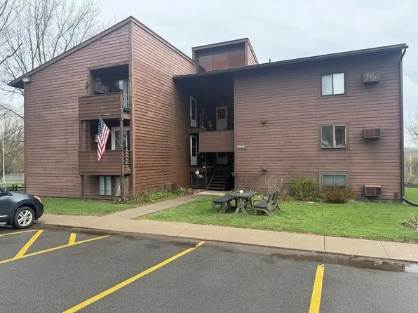355 Village Blvd N, Baldwinsville, NY 13027