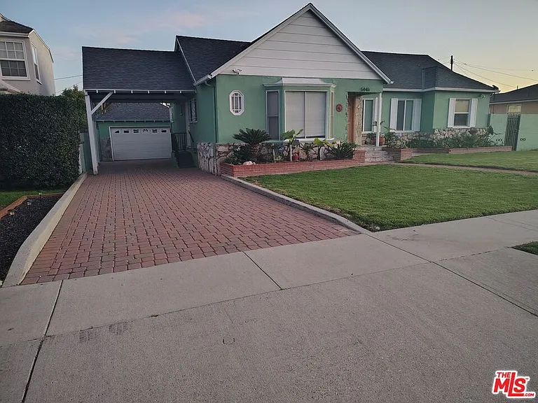 5446 Angeles Vista Blvd — Photo 2