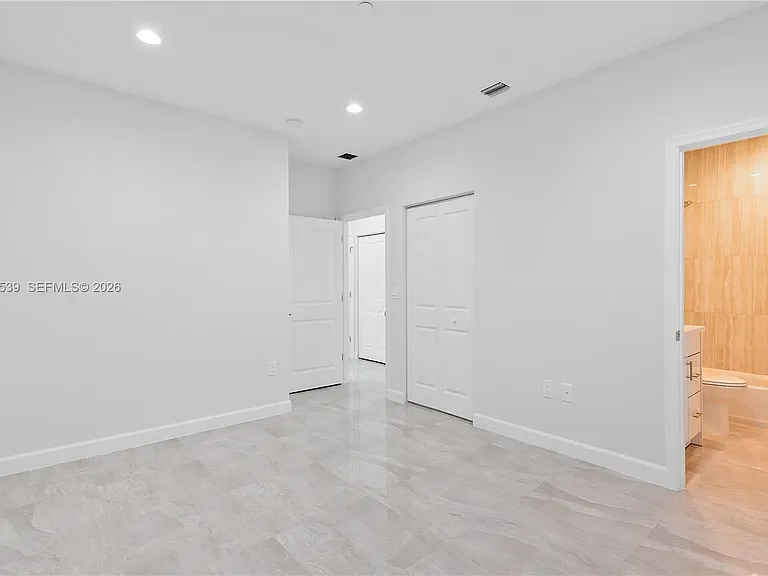 5745 SW 44th Ct #202 — Photo 16