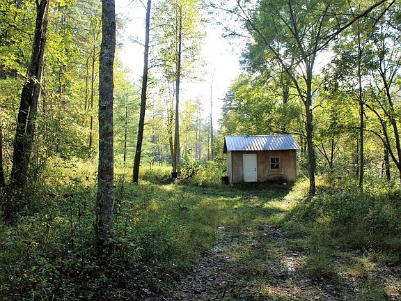 Small shed, perfect for a dry place to sleep