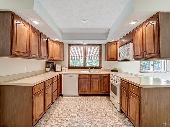 3rd image of 9567 Meadow Woods Ln