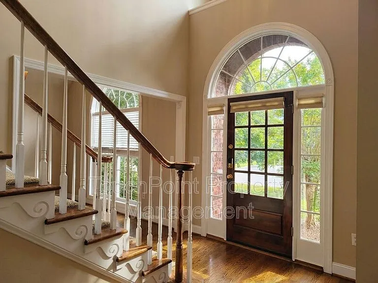 204 Limerick Dr — Photo 2