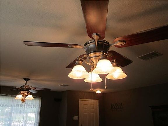 5th image of 910 Remington Dr