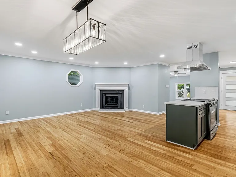 102 Cornwallis Dr — Photo 5