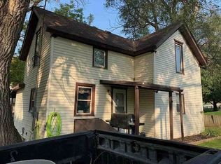 215 S Locust St, Carson, IA 51525