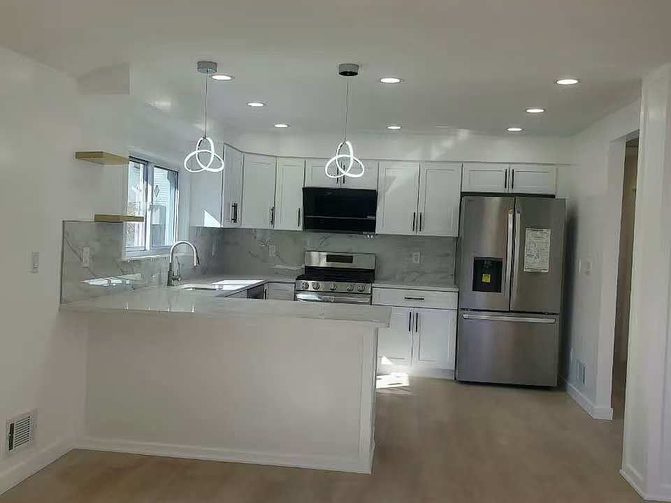 1st image of 89 Memphis Ave Floor 2