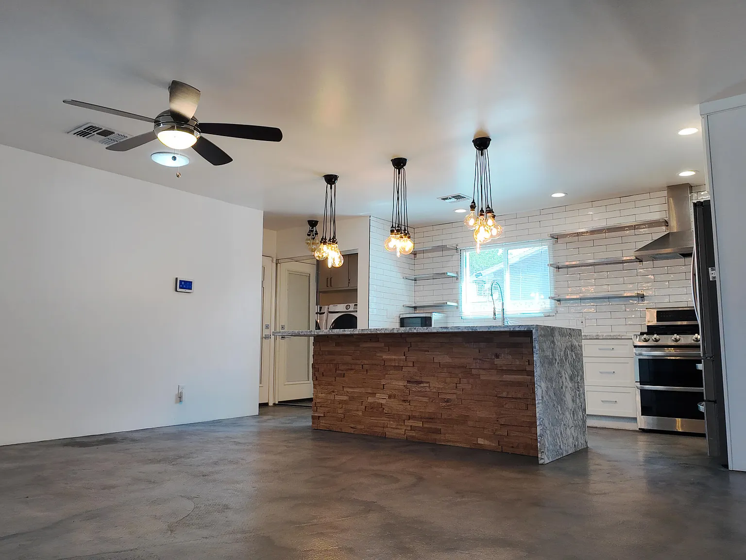 4 bed, 2.0 bath, 1883 sqft, $4,400 — Photo 4
