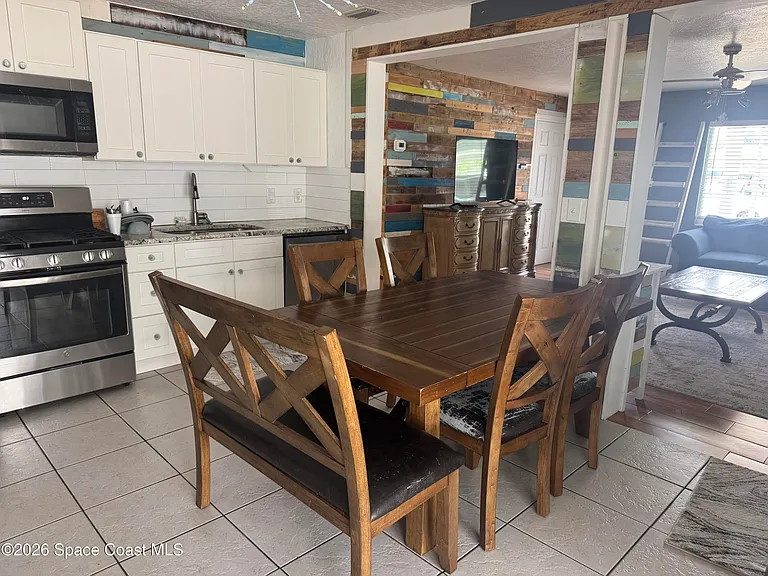 4281 Yorkshire Dr — Photo 15