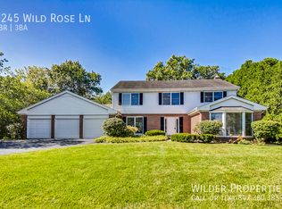 1245 Wild Rose Ln, Lake Forest, IL 60045