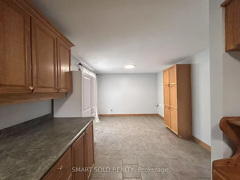 795 Pam Cres — Photo 6