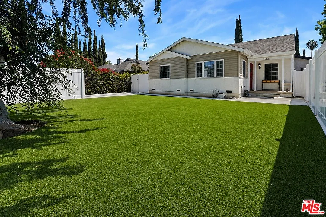 3 bed, 2.0 bath, 1227 sqft, $4,000 — Photo 2
