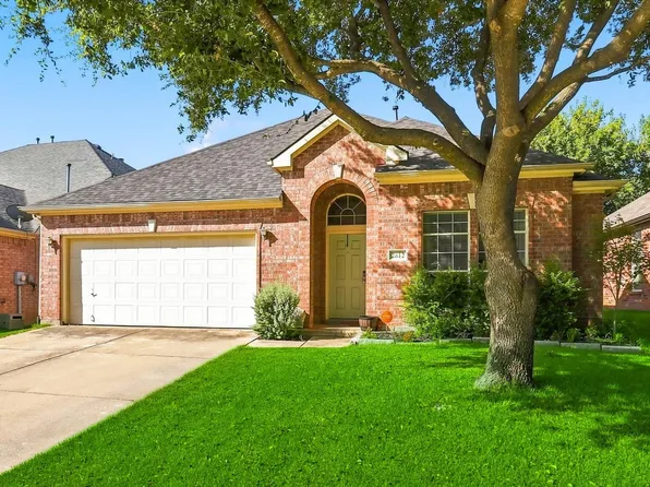 2812 Thorncreek Ln, Fort Worth, TX 76177