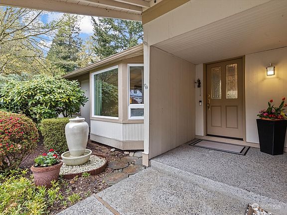 2nd image of 2712 169th Avenue NE