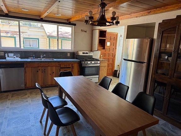 4th image of 3774 Paradise Ave
