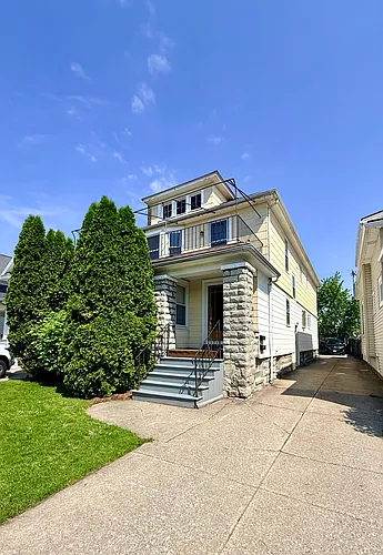 117 Mang Ave #2 Photo 1