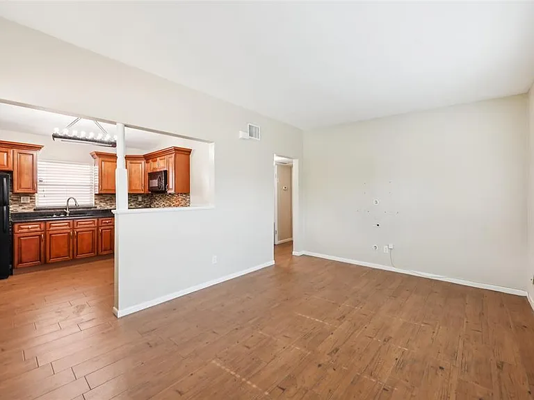 1417 E Harding St — Photo 7