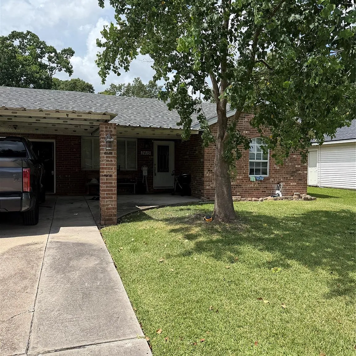 3 bed, 1.0 bath, 910 sqft, $1,650 — Photo 2