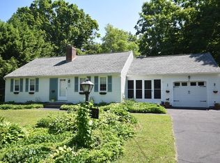 37 Hartman Rd, Amherst, MA 01002