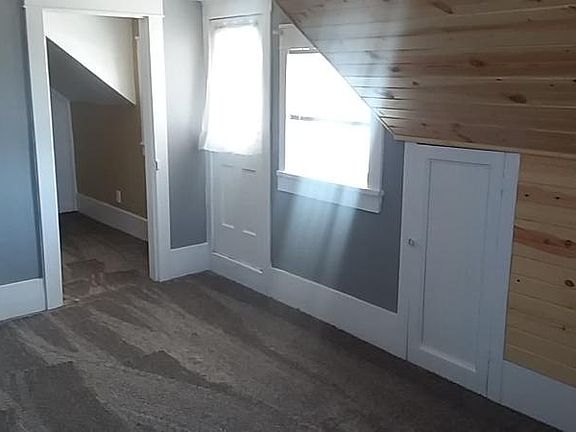 4th image of 114 Turner St