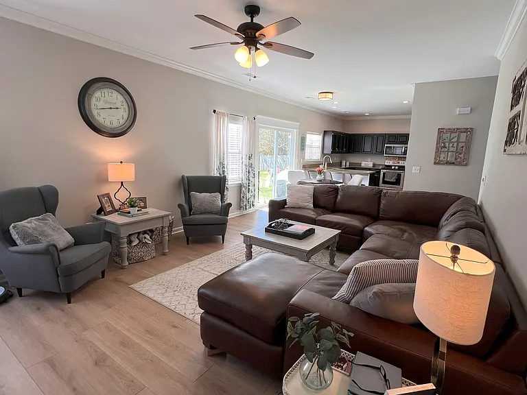 109 Barrie Ct — Photo 14