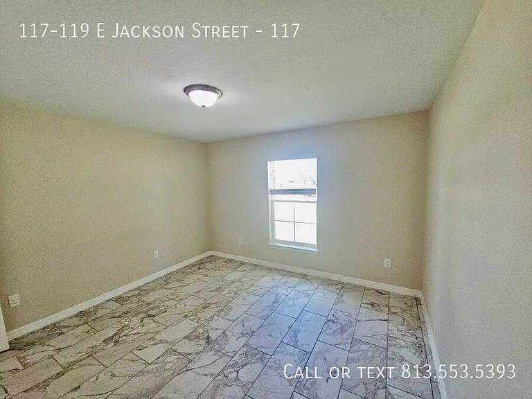 117-119 E Jackson St #117 — Photo 10