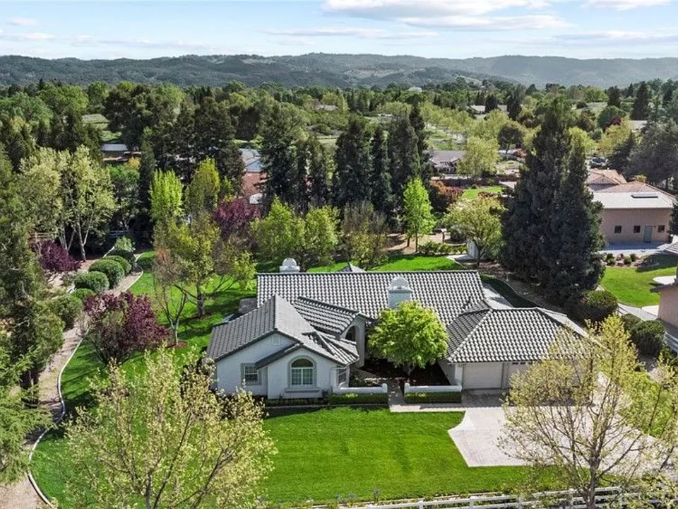 1609 Tanager Ct