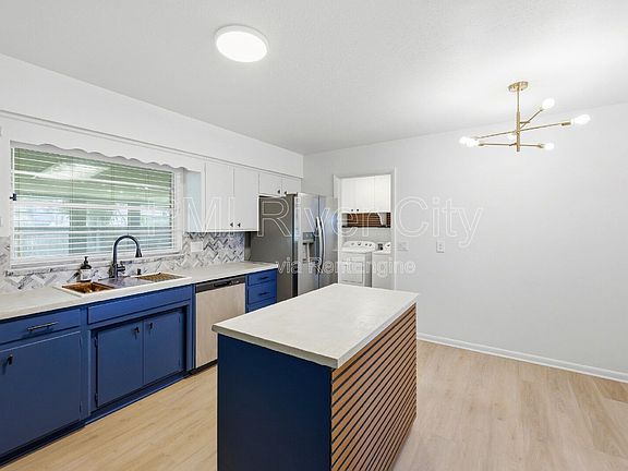 5th image of 2860 Cedarcrest Dr