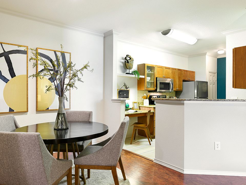 Falconhead Model: Dining & Kitchen