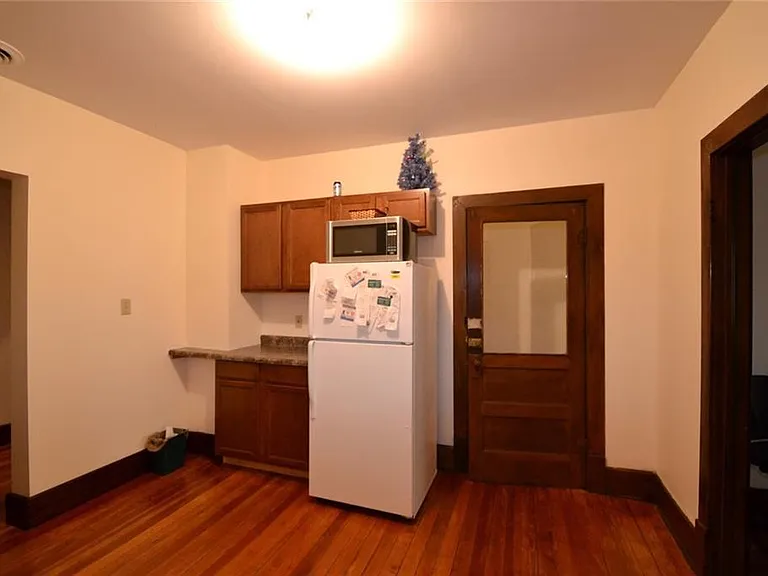 116 E Jefferson St #A — Photo 5