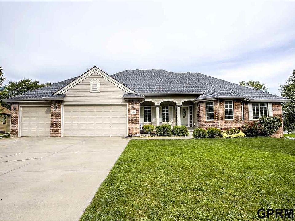 1st image of 4810 Lake Forest Dr