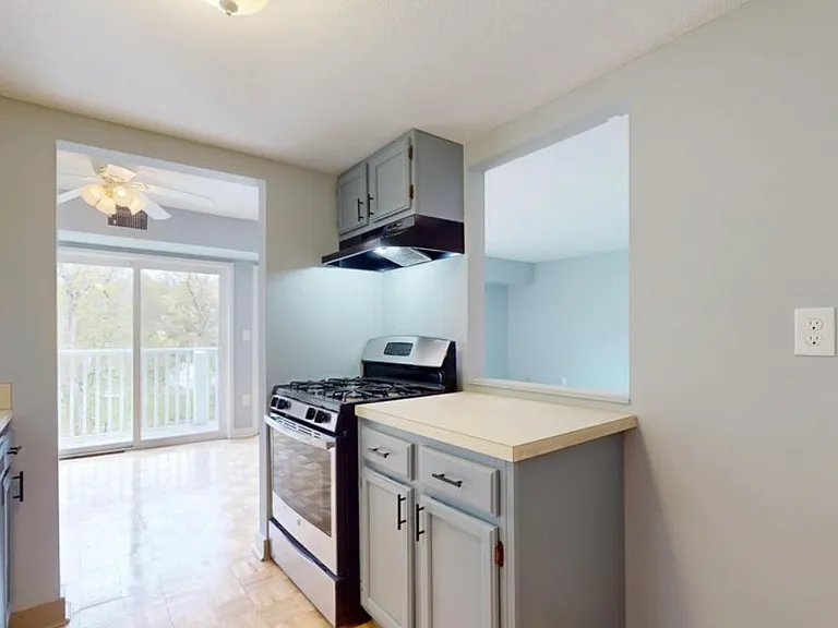 75 Brookwood Dr #D — Photo 3