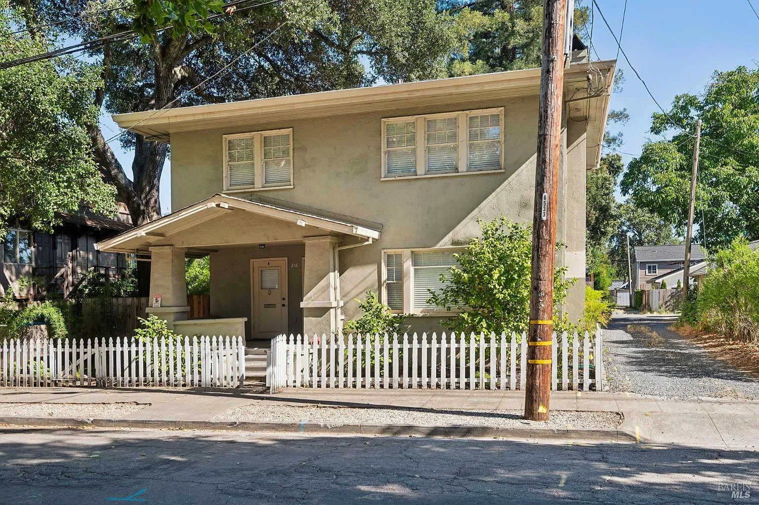 216 Hazel Street - Photo 3