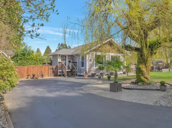 21199 River Rd, Maple Ridge, BC V2X 2A5