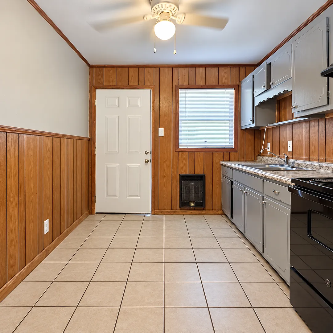 Move In Special! Studio Apartment - Under New Management — Photo 3