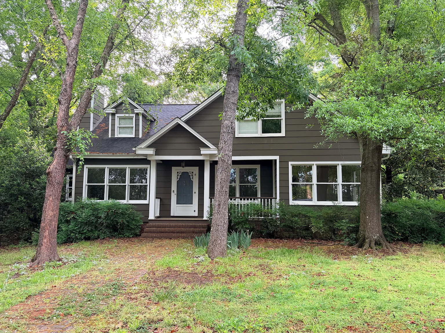 3 bed, 2400 sqft, $2,600 — Photo 3