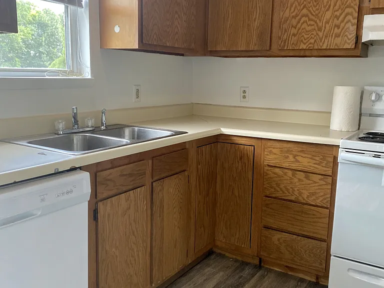 5724 Stiles Dr — Photo 4
