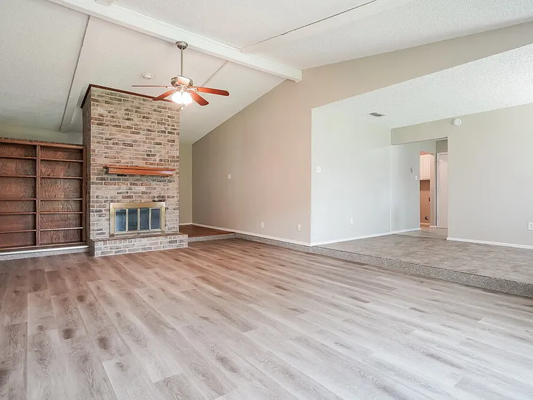 618 Thornwood Trl — Photo 5