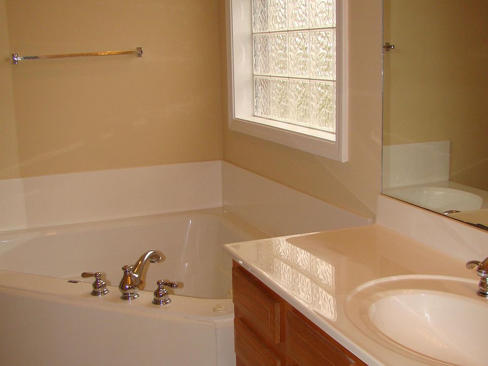 2nd image of 621 Post Oak Pl