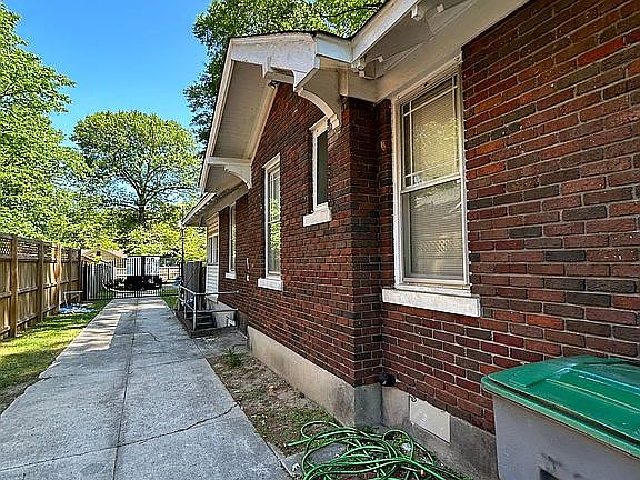 3rd image of 1624 N Parkway Ave
