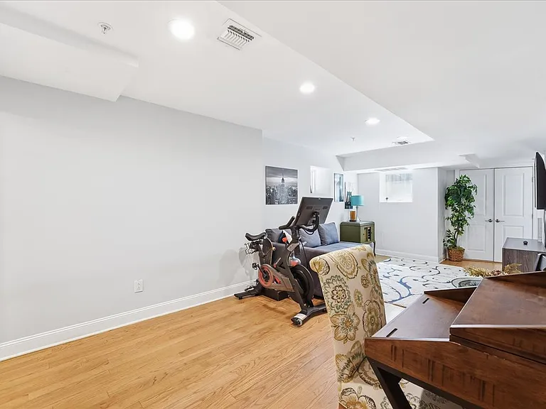 41 Bentley Ave #1 — Photo 32