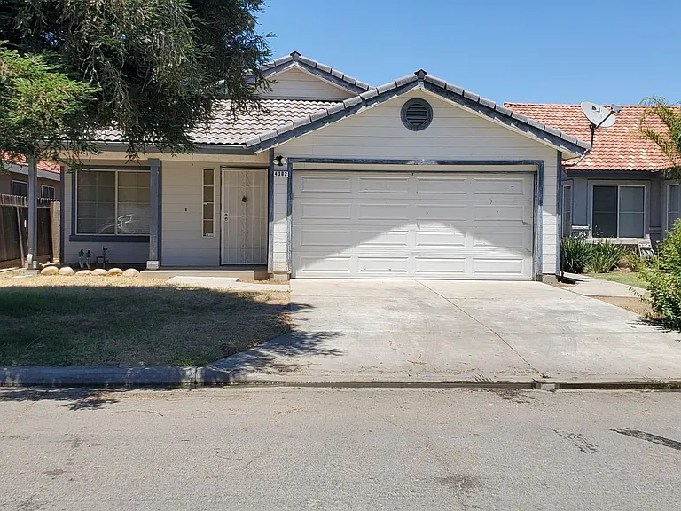 4302 W Cambridge Ave — Photo 1
