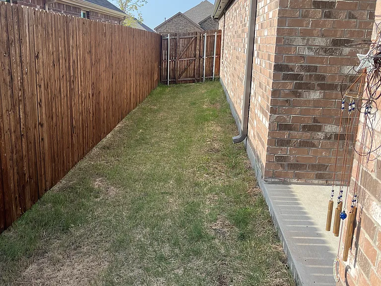 1007 Emerald Gate Dr — Photo 8